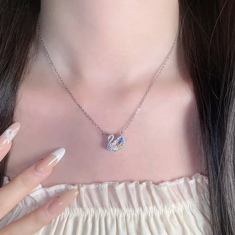 Collar Cisne con Cristal Zircon - Plata y Color